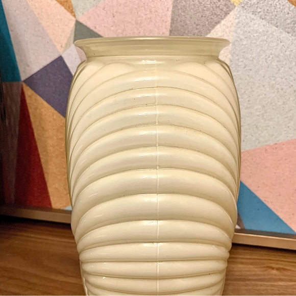 v i n t a g e  :: Large Art Deco Revival Ribbed Draped  Vase - Picture 3 of 15